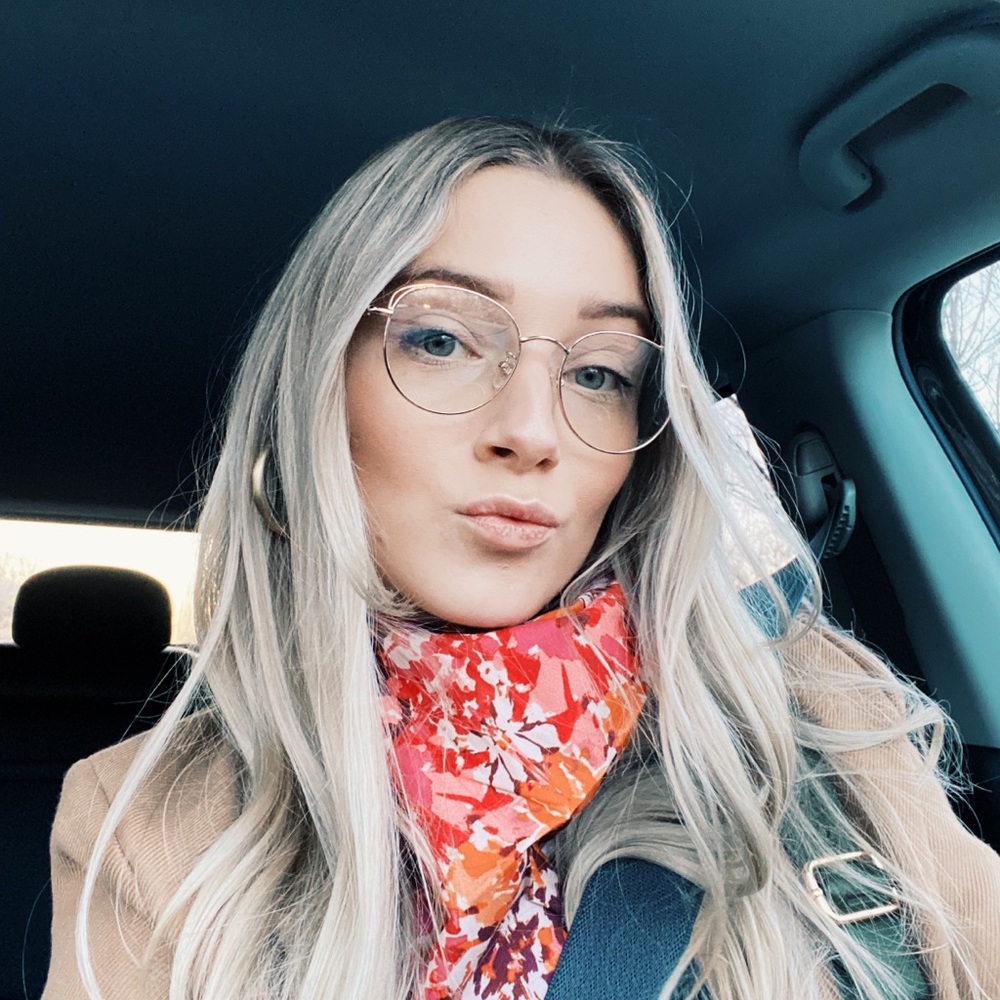 Meet your Posher, Chloe